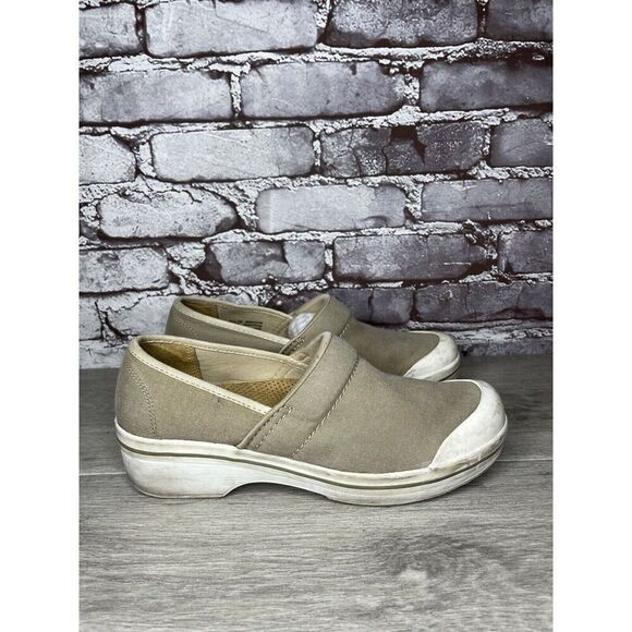 Dansko Volley Vegan Tan Beige Khaki Canvas Non Slip Clogs Women Sz 39EU/8.5M US - Picture 5 of 16